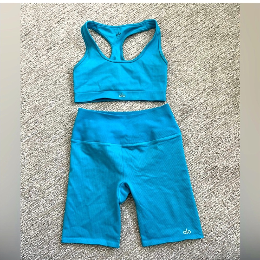 Alo yoga ribbed set, shorts and sports bra